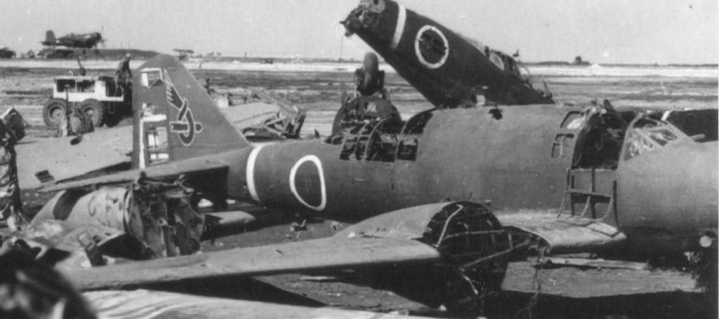 Обломки самолета Ki-46-II на захваченном американцами аэродроме 